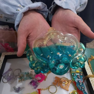 نمایشگاه دست سازه های دبستان به مناسبت 13 آبان