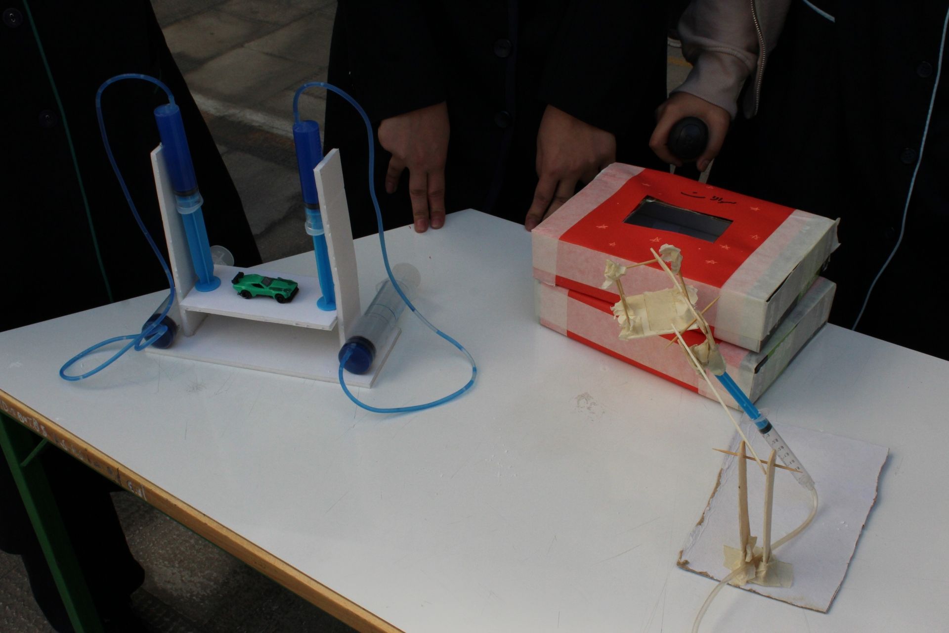 هفته آزمایشگاه علوم تجربی